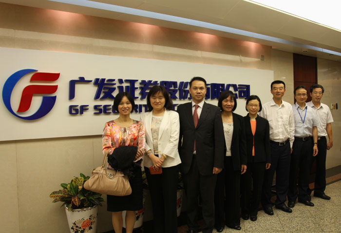汇丰香港行政总裁冯婉眉女士一行7月9日访问我司