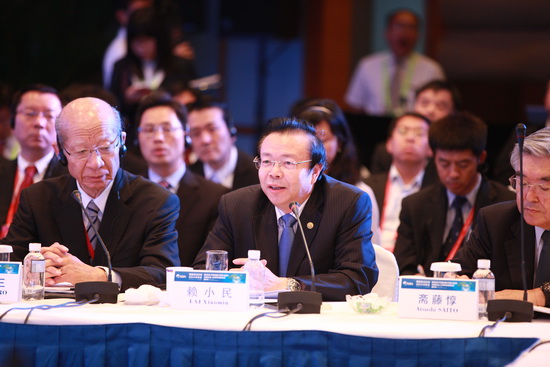 中国华融党委书记,董事长赖小民参加博鳌亚洲论坛2014年年会并作专题