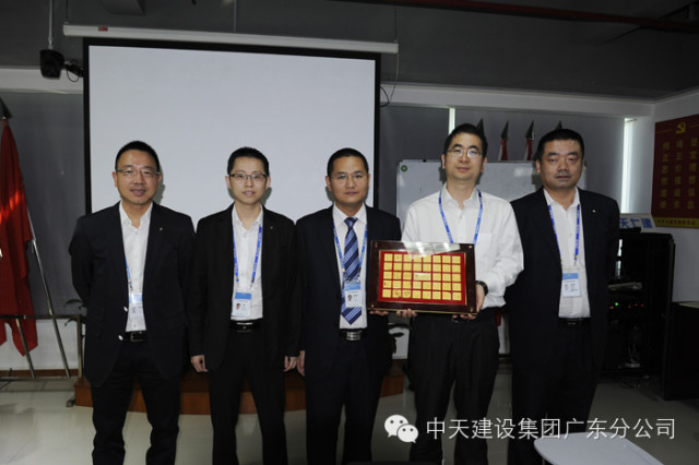 会上,中天建设集团副总裁,七建总经理吴险峰围绕七建和个人成熟