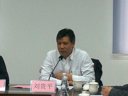 会上,刘贵平就目前新型房屋行业动态及形势进行了分析.